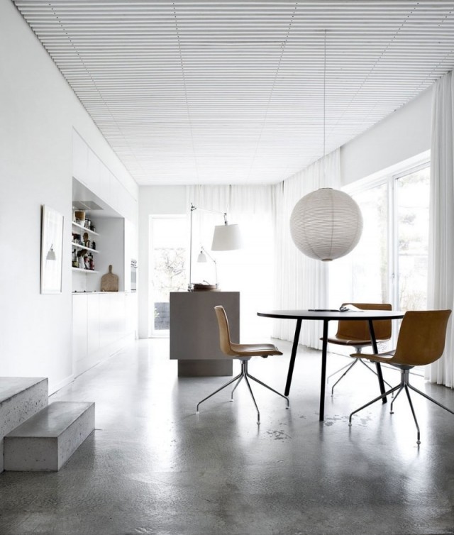 bucătărie cu scaune-insulă puriste-dulapuri încorporate din lemn bucătărie cu scaune din lemn puristice pentru insulă lumini pandantive dulapuri încorporate