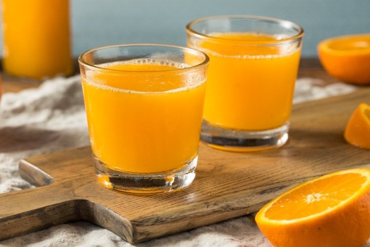 200 ml suc de portocale conțin 100 miligrame de vitamina C.