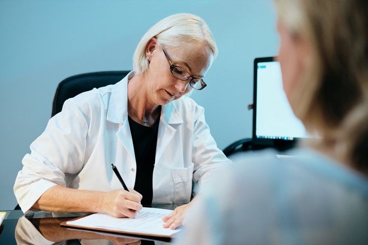 Medicul poate determina lipsa vitaminelor făcând un test de sânge