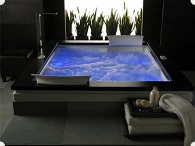 jacuzzi modern cu iluminare albastra