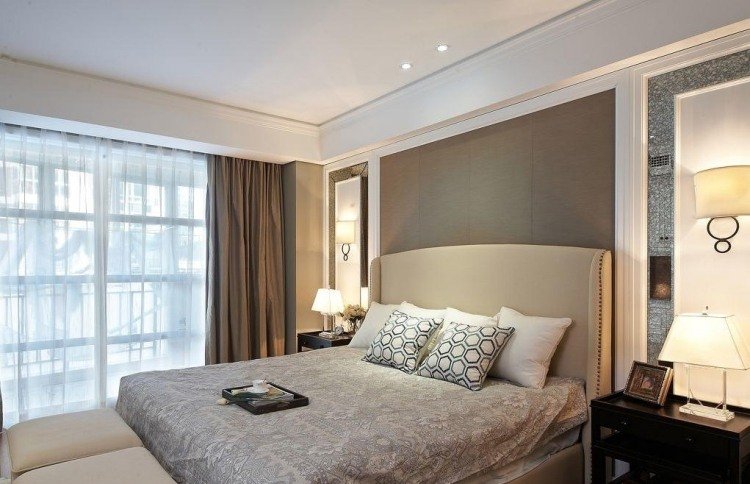 pat tapițat de culoare crem și vopsea gri de perete perete-design-beton-gri-dormitor-crem-culoare-tapițat-pat