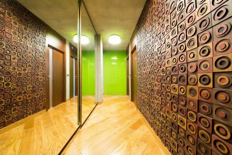un perete oglindit face ca holul să pară mai mare Proiectare perete în hol oglindă perete-uși-glisante-panouri din lemn-3d