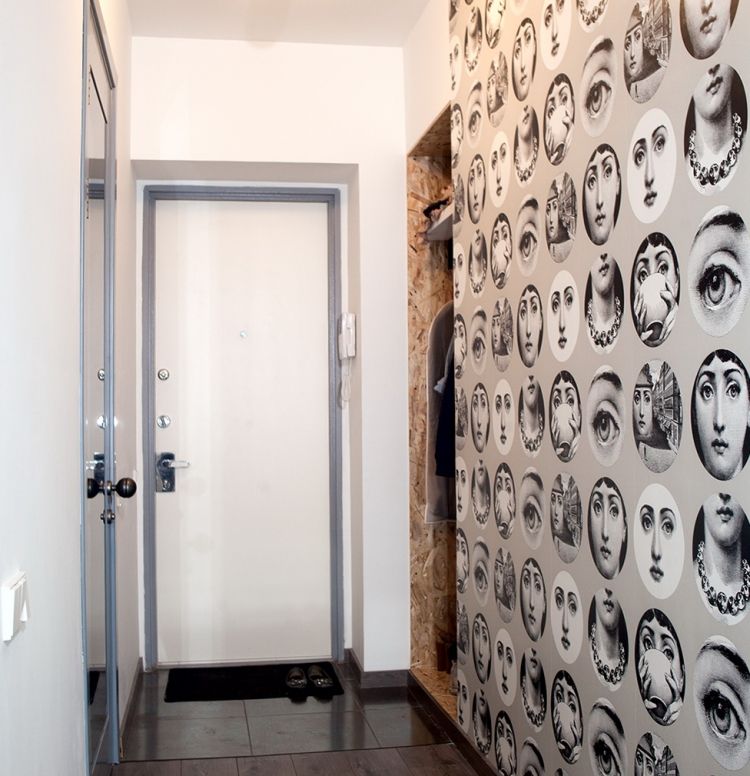 Design de perete pe hol cu tapet cu motive retro design de perete-coridor-tapet-model-retro-negru-alb