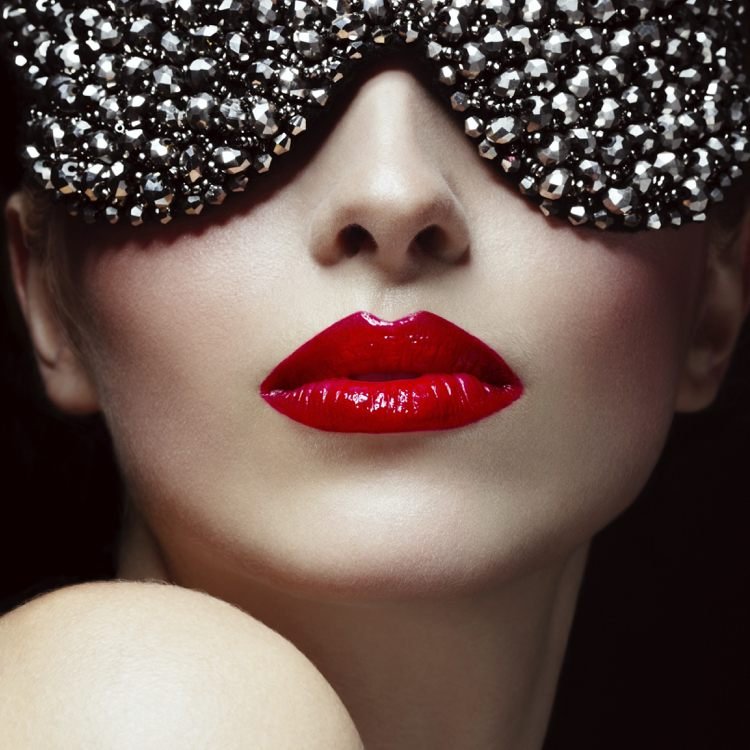 Protejați-vă pielea de soare, precum și de ochi ce-ai-face-împotriva-cearcănelor-pături-ochelari-de-soare-machiaj