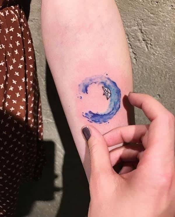 „Wave Tattoo“ su popierine valtimi moterims