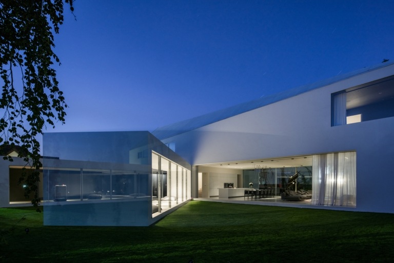 alb și gri cu două volume de construcție plafon iluminat tavan suspendat