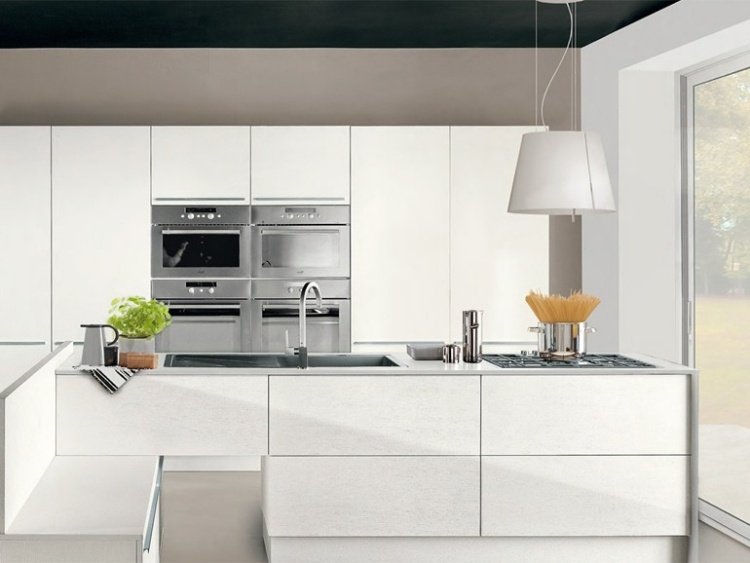 Bucătărie din lac cu insulă, fronturi albe strălucitoare fără mânere-PAMELA bucatarie lac-fronturi-albe-fara-manere-PAMELA-design-italian-Cucine-Lube