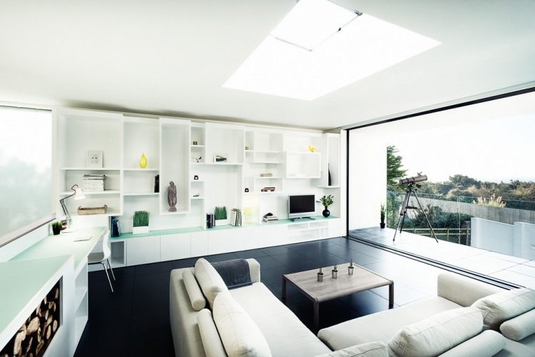 mobilier-alb-perete-rafturi-masuta-cafea-semineu