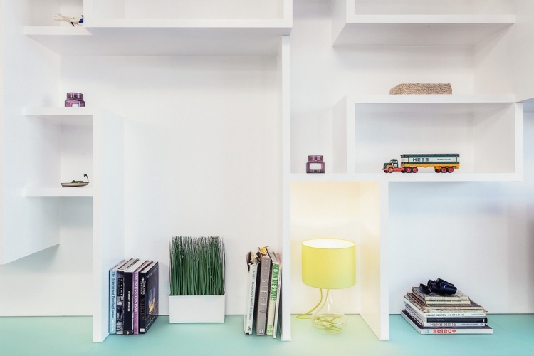 sistem de rafturi de perete pentru mobilier alb