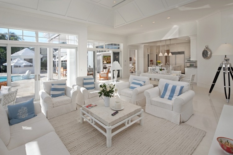 Mobilier-alb-Stil-de-țară-Albastru-dungi-pernă