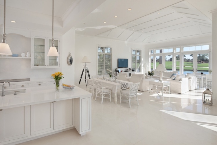 Mobilier-alb-casa-la-tara-living-bucatarie-mobilier