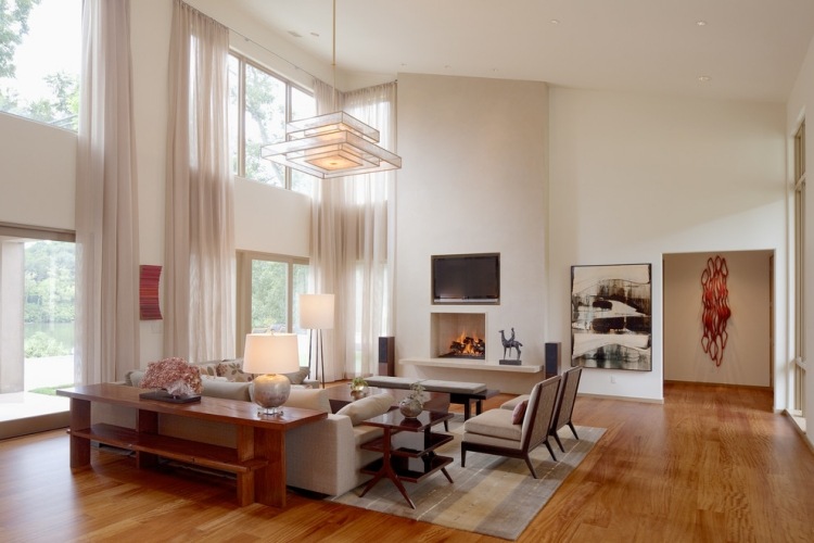 Mobilier alb-parchet laminat în stil clasic
