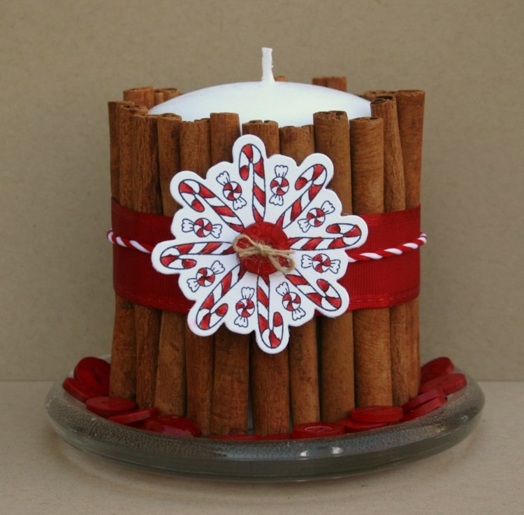 De Crăciun puteți decora masa cu un felinar făcut din bețișoare de scorțișoară Crăciun decorare de masă lumânare lanternă bețișoare de scorțișoară panglică roșie fulg de zăpadă imagine