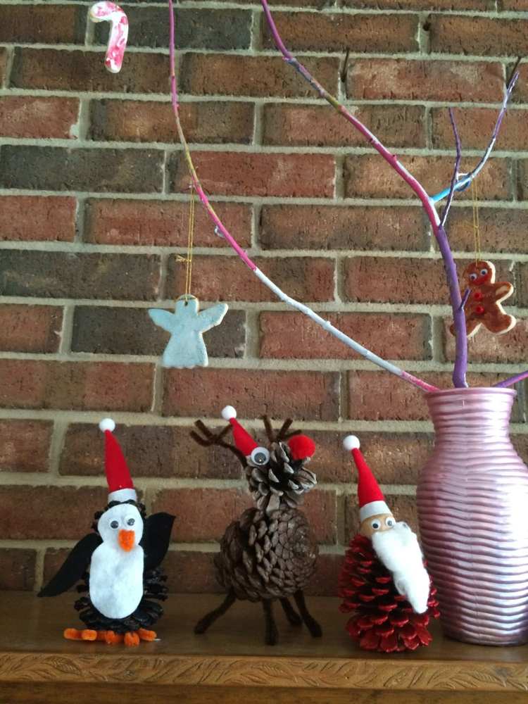 conuri Mos Craciun tineri materiale naturale ingeri elk