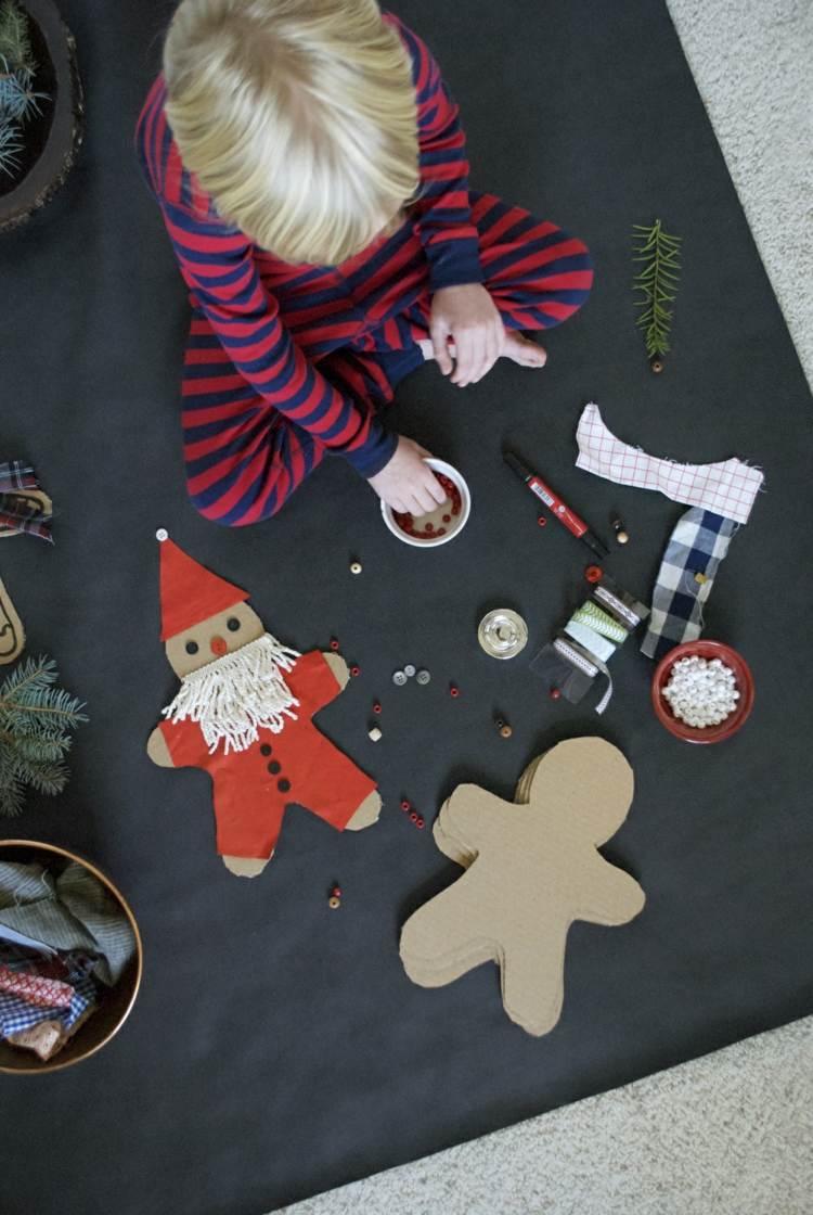 face tesatura de hartie decoperle Mos Craciun singur