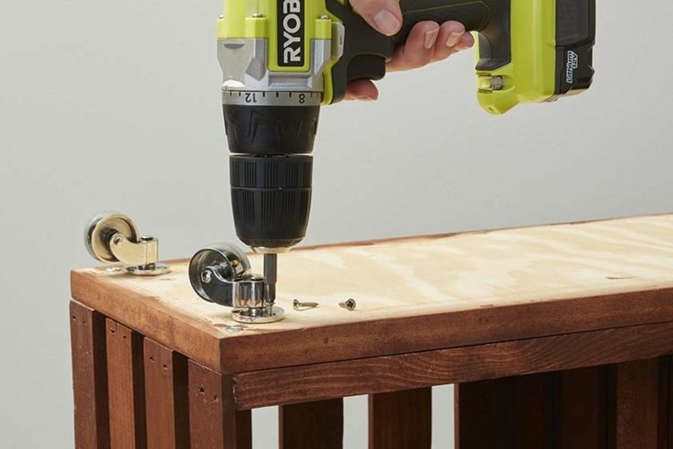 cutie-vin-raft-roti-mobil-practic-mobilier