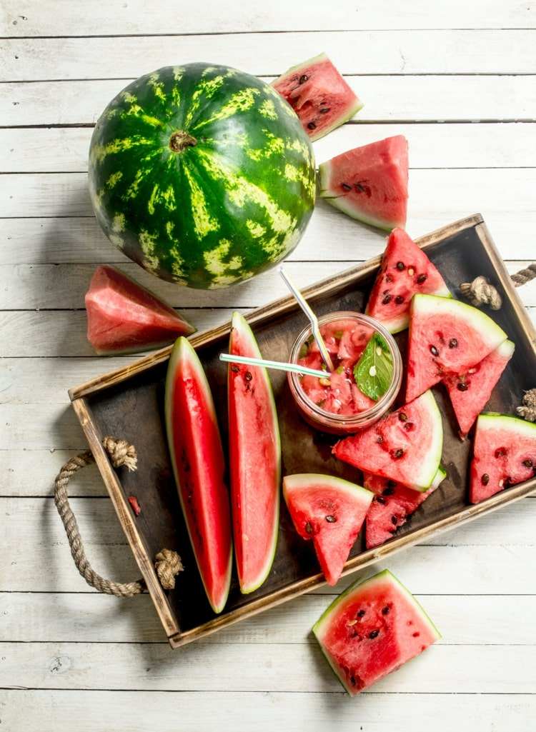 La fel ca fructele kiwi, pepenele verde este bogat în antioxidanți, iar ananasul are un efect de subțiere a sângelui