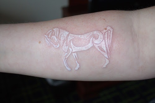 Bijela tinta za tetoviranje