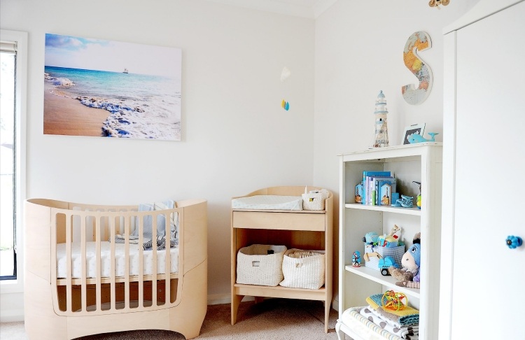 Leander - set de masă de schimb și pat pentru bebeluși din lemn de culoare deschisă Masa de schimb in camera bebelusului -leander-light-wood-raft-white-sweet