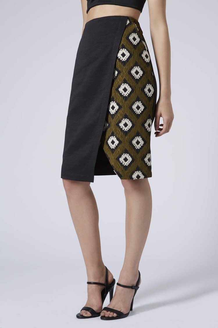 fusta-impachetata-aproape-de-idee-fusta-creion-doua-tesaturi