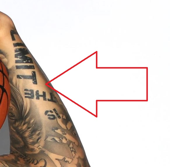 Willy écrit le tatouage