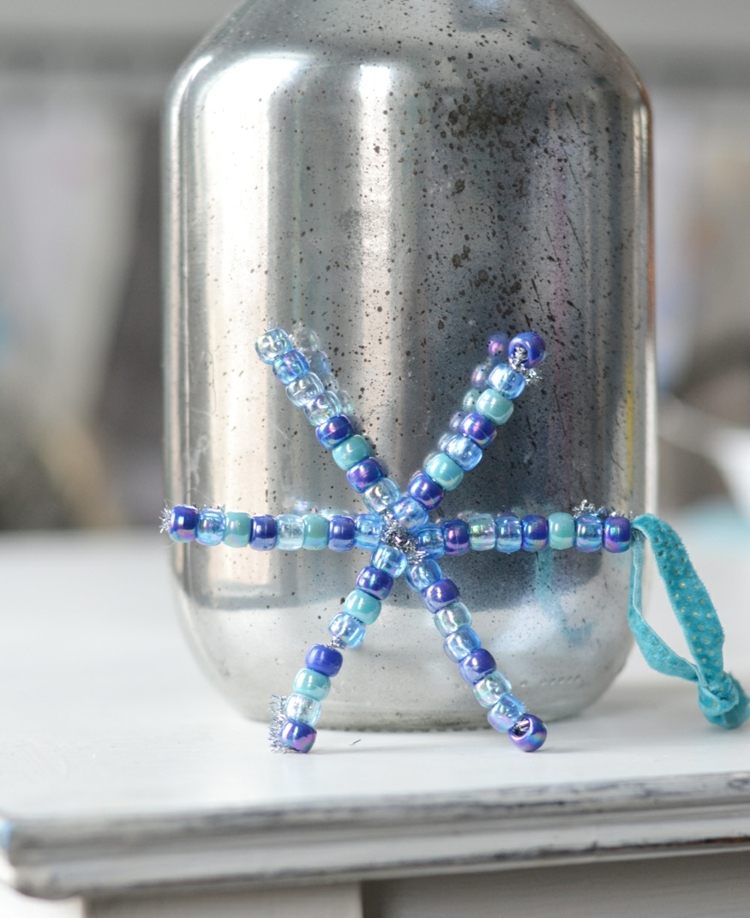 decor de Craciun cu fulgi de zapada margele idee sarma nuante albastre