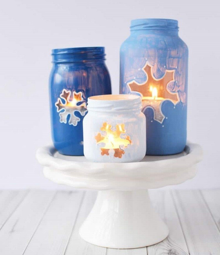 Felinarele de iarnă fac fulgi de zăpadă și lumânări cu LED-uri