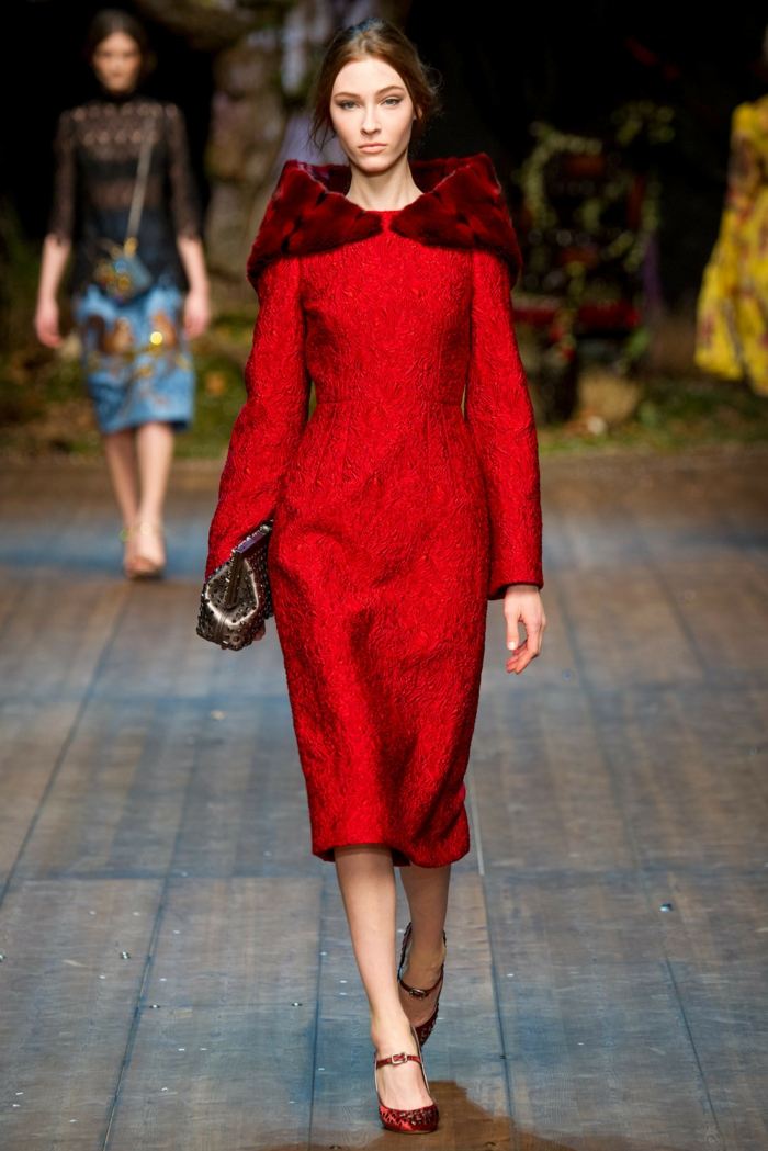 pantofi cu mânecă largă, guler de blană