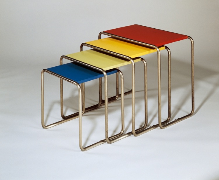 Culori pentru stilul Bauhaus living-bauhaus-stil-masă-de-cafea-idee-pas-formă-culori-colorate-metal-plastic