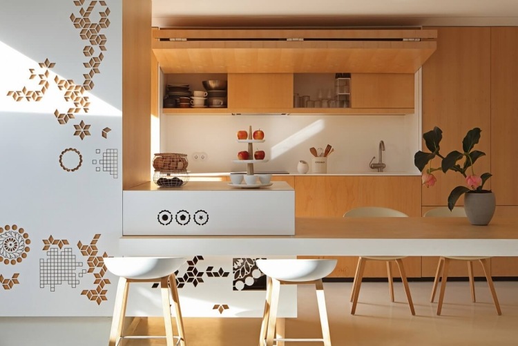 living-in-alb-lemn-modern-bucatarie-zona-de-luat-masa-design-functional