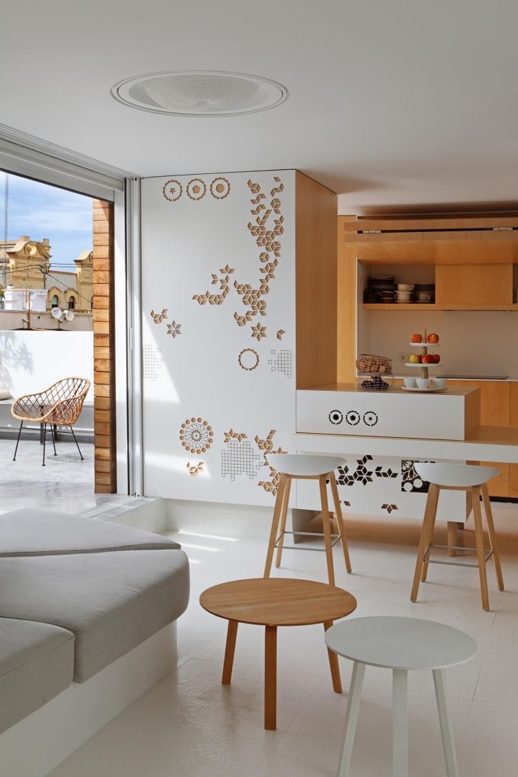 living-in-alb-lemn-modern-bucatarie-design-terasa-pardoseala cu gresie