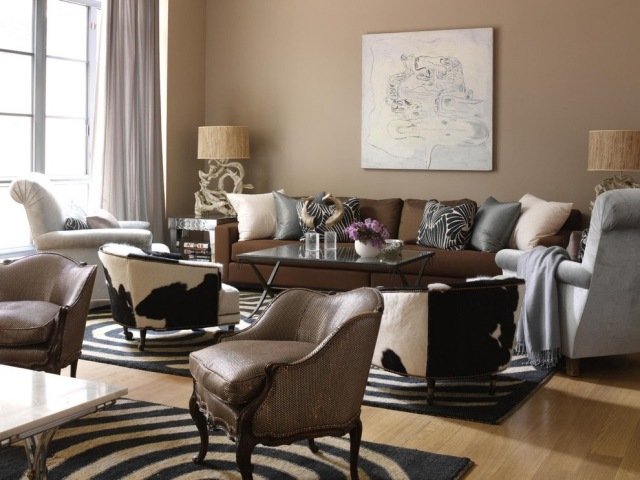 Camera tematică Africa a amenajat obiecte și covoare în fotolii din piele cu model zebră Idei-mobilier-apartament-mobilier-exotic-aspect-Africa