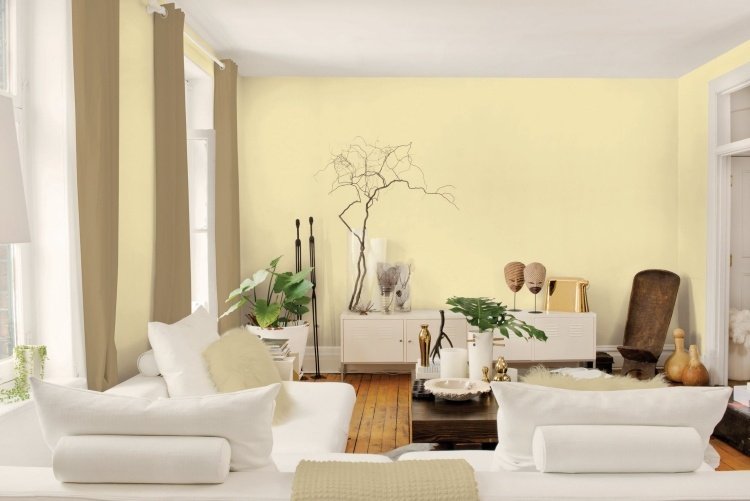 Pereți galbeni pastel și mobilier alb de sufragerie culori perete living 2015 galben pastel-alb-mobilier living-africa-deco