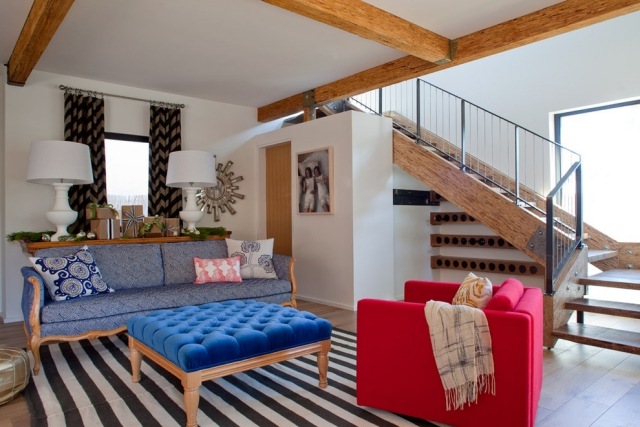 Amestec eclectic de culori cu modele pentru a amenaja camera de zi individual Eclectic-mix-mobilier-zonă de relaxare-living-covor-negru-alb-dungi