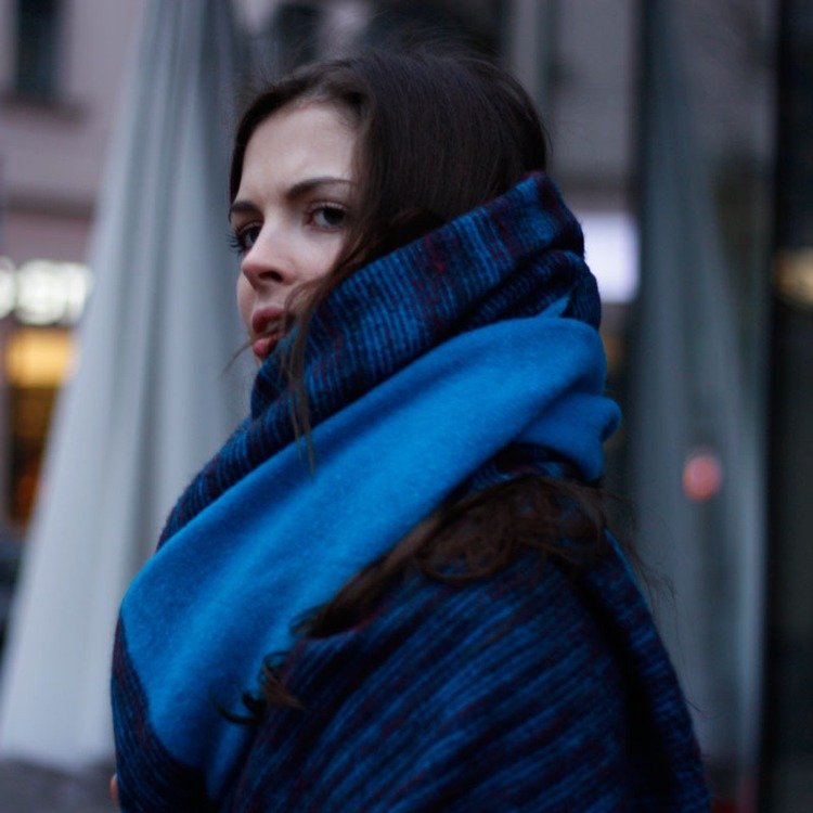 Eșarfă XXL - un accesoriu practic de modă pentru toamnă și iarnă Eșarfă XXL -style-albastru-batistă-wrap-mai groasă