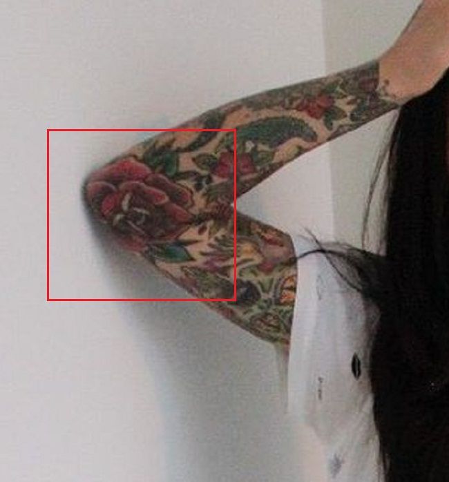 Rožių tatuiruotė-Yenny Acuna