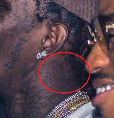 Tatouages de fer à cheval et de vrais jeunes voyous