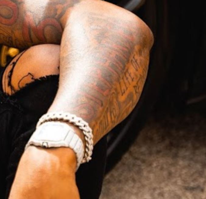 Tatouages Ace bras gauche