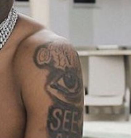 Tatouage d'oeil d'épaule d'as