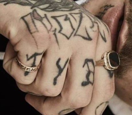 Yzomandias prsti desne ruke