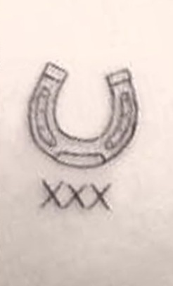 Tatouage de fer à cheval Zosia Maamet