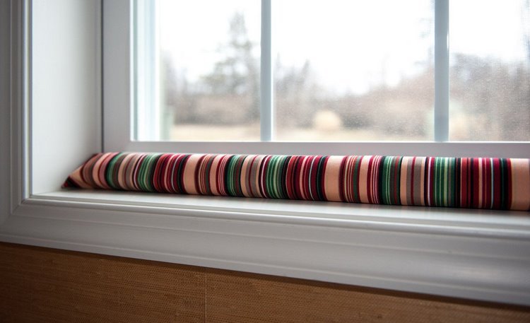 fă-ți dopul de tracțiune fereastră ușoară a parbrizului acasă trage dungi colorate izolate iarnă eficiență energetică economisește costuri de încălzire