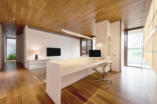 birou la domiciliu mobilier alb podele din lemn tavanele din lemn