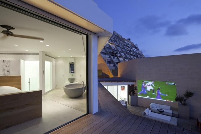 apartament duplex mobilat dormitor baie integrată-vedere la mare