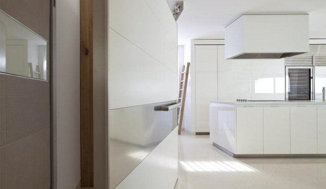 Flat white minimalist kitchen-kaz tel aviv