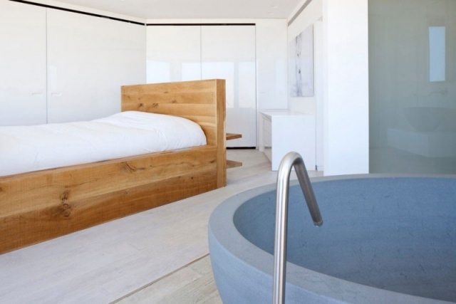 Dormitor cu pat rustic - dulap alb lucios Apartament-KAZ